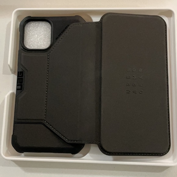 UAG iPhone 12 case - Picture 3 of 4